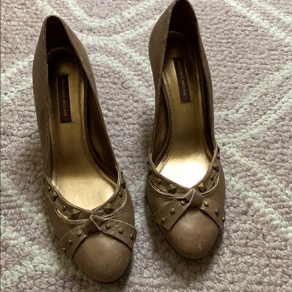 Antonio Melani pumps with fun details. Size 6.5.